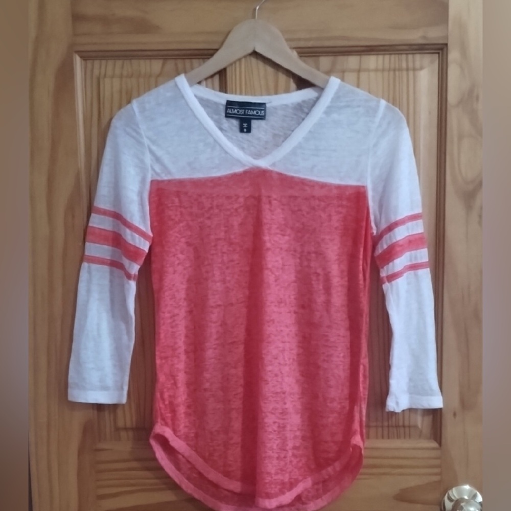 ❤️White and Red/Coral V-Neck Top- Sz S